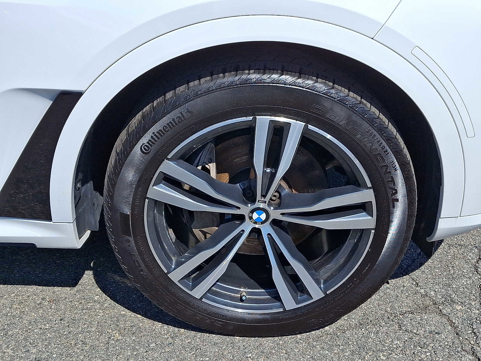Used 2024 BMW X7 xDrive40i w/ M Sport Package AWD/4WD image 9