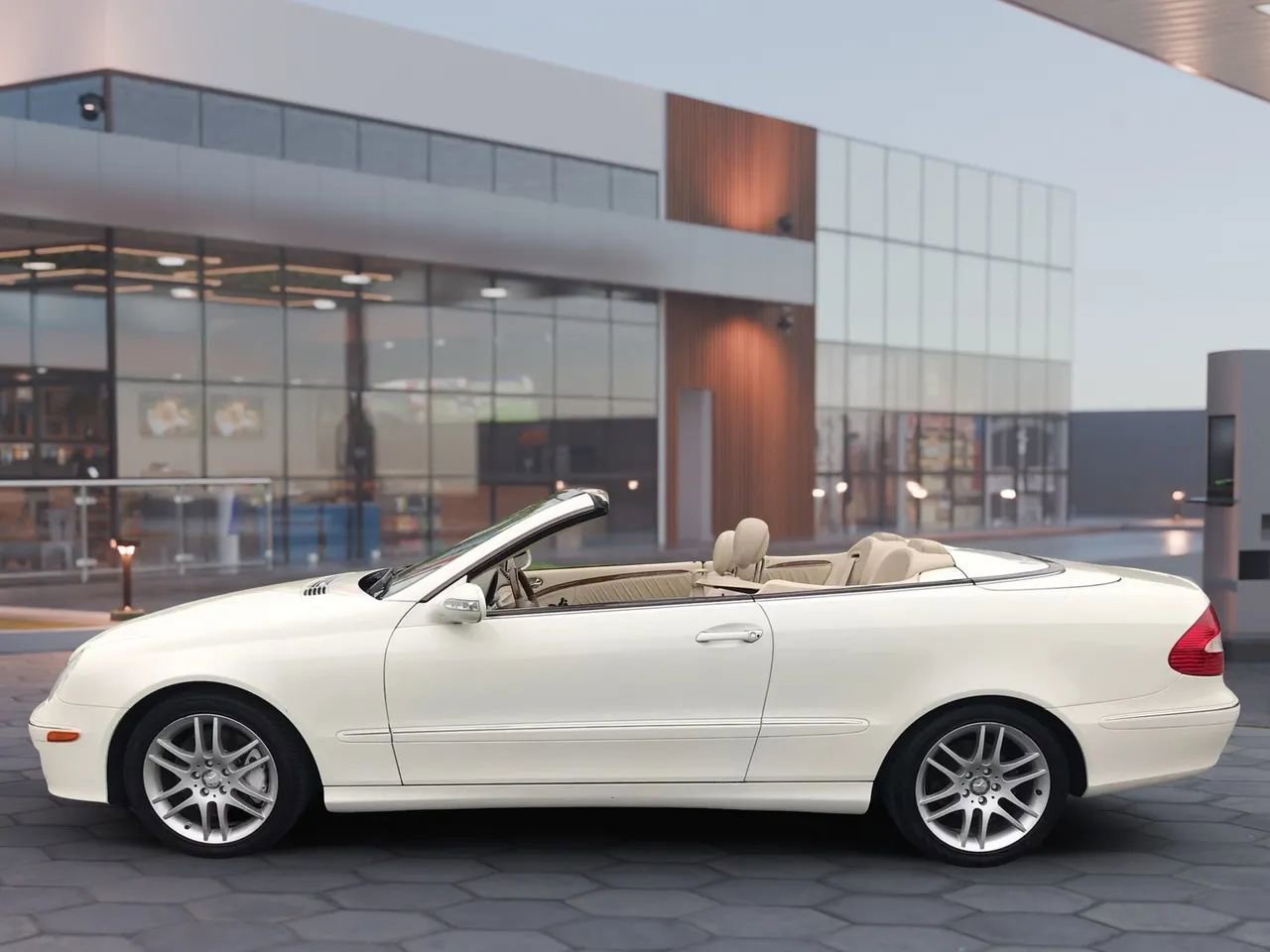 Used 2009 Mercedes-Benz CLK 350 Cabriolet image 16