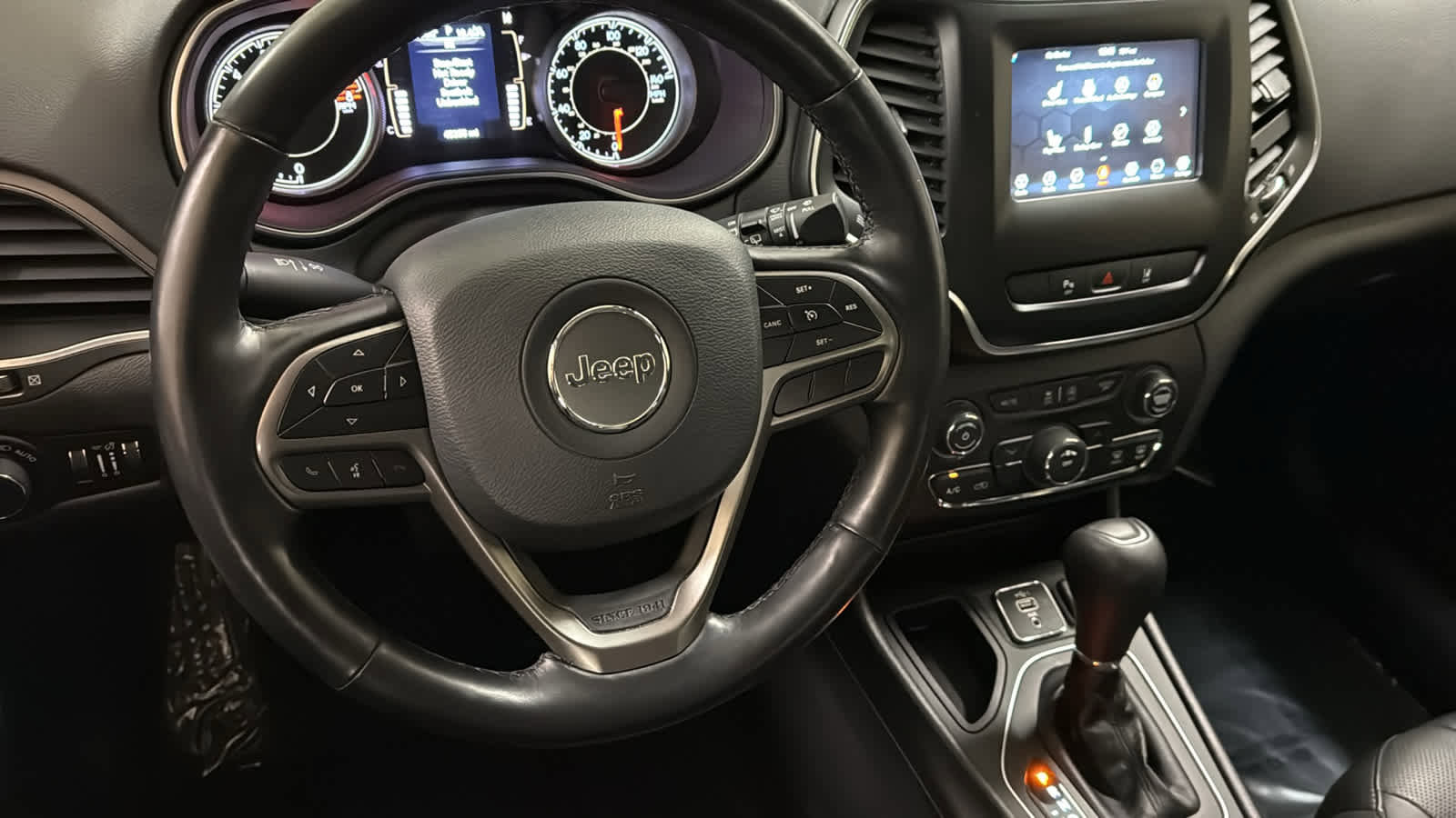 Used 2021 Jeep Cherokee Latitude Lux FWD image 23