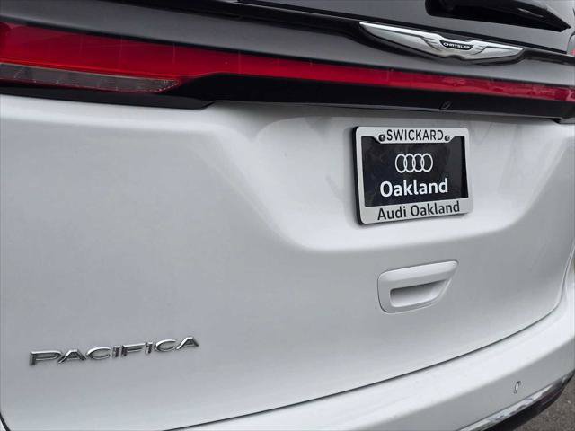Used 2025 Chrysler Pacifica Select FWD image 13