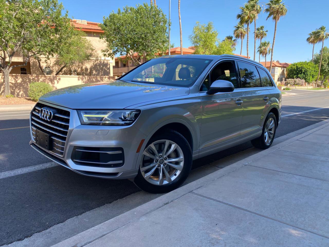 Used 2019 Audi Q7 3.0T Premium w/ Convenience Package AWD/4WD image 2