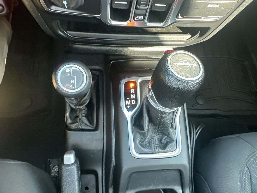 Used 2020 Jeep Gladiator Sport image 16
