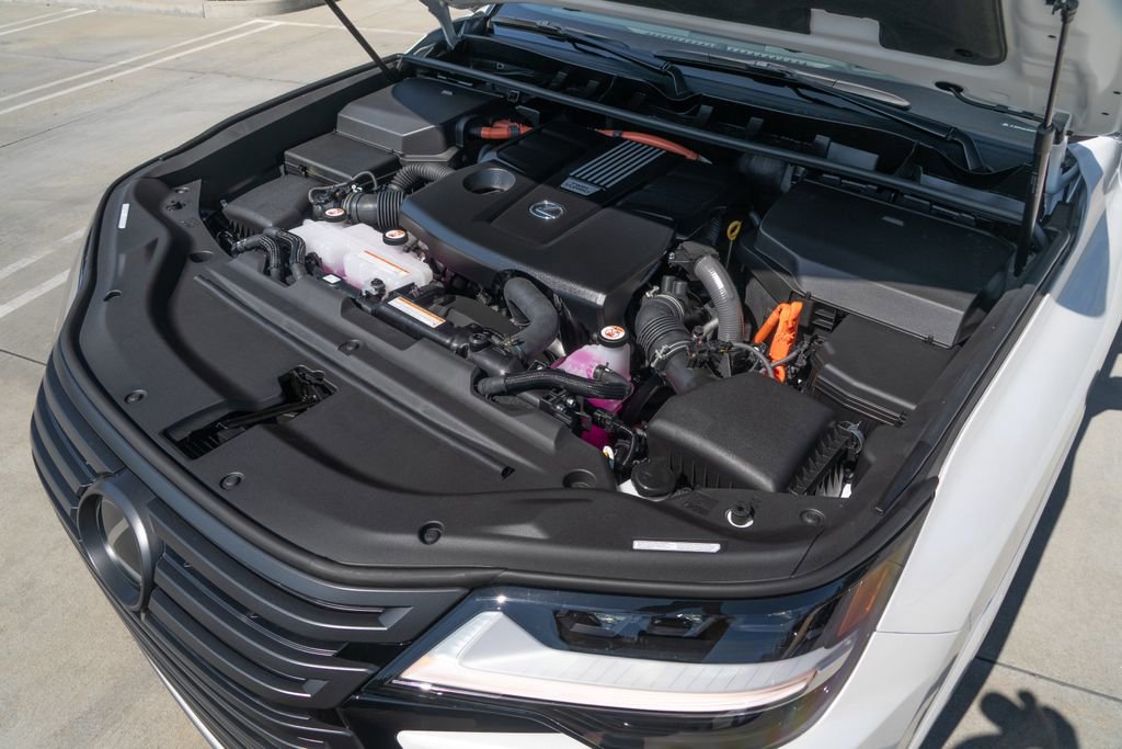 New 2026 Lexus LX 700h Luxury image 4