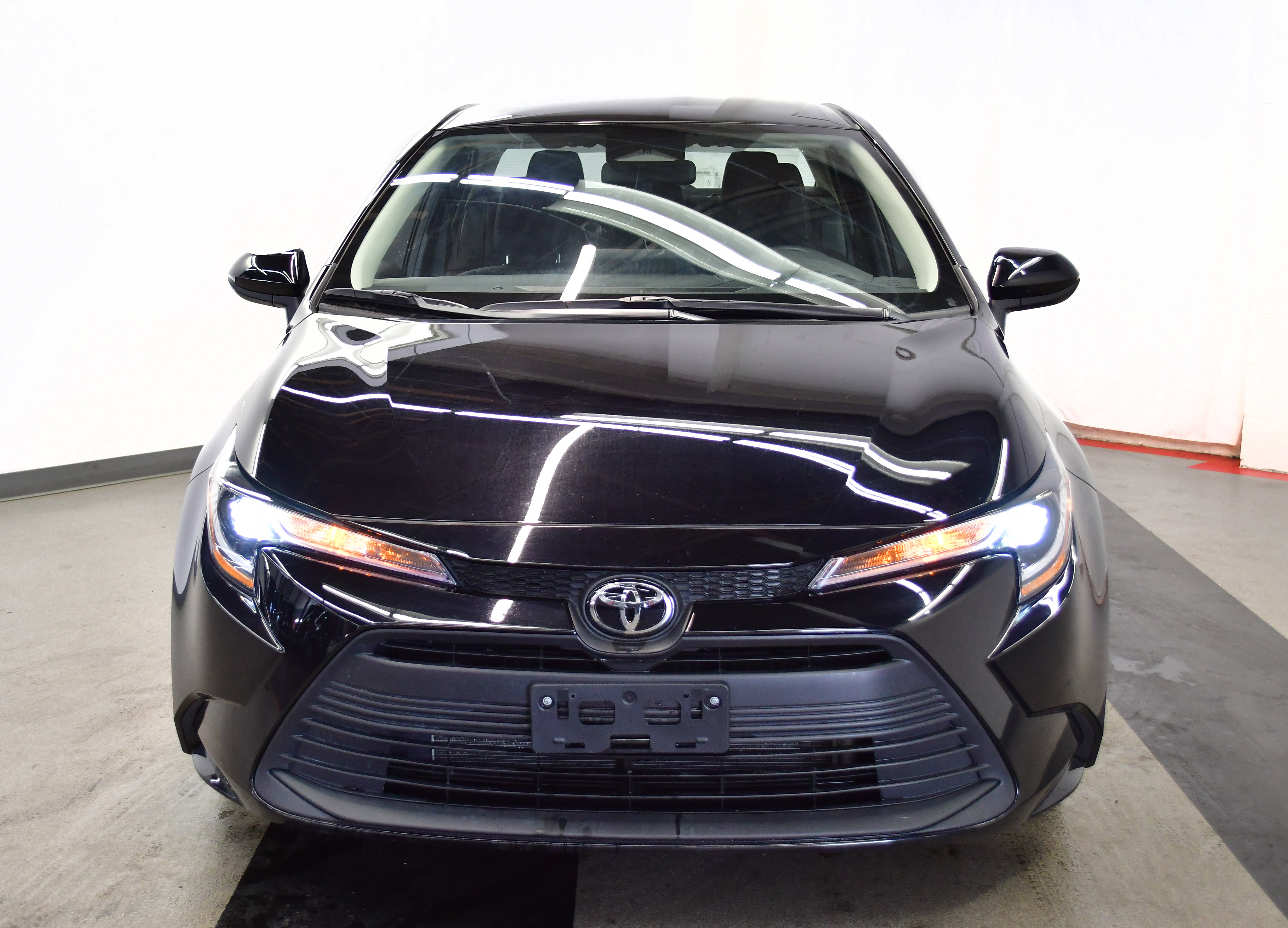 Used 2025 Toyota Corolla LE image 3