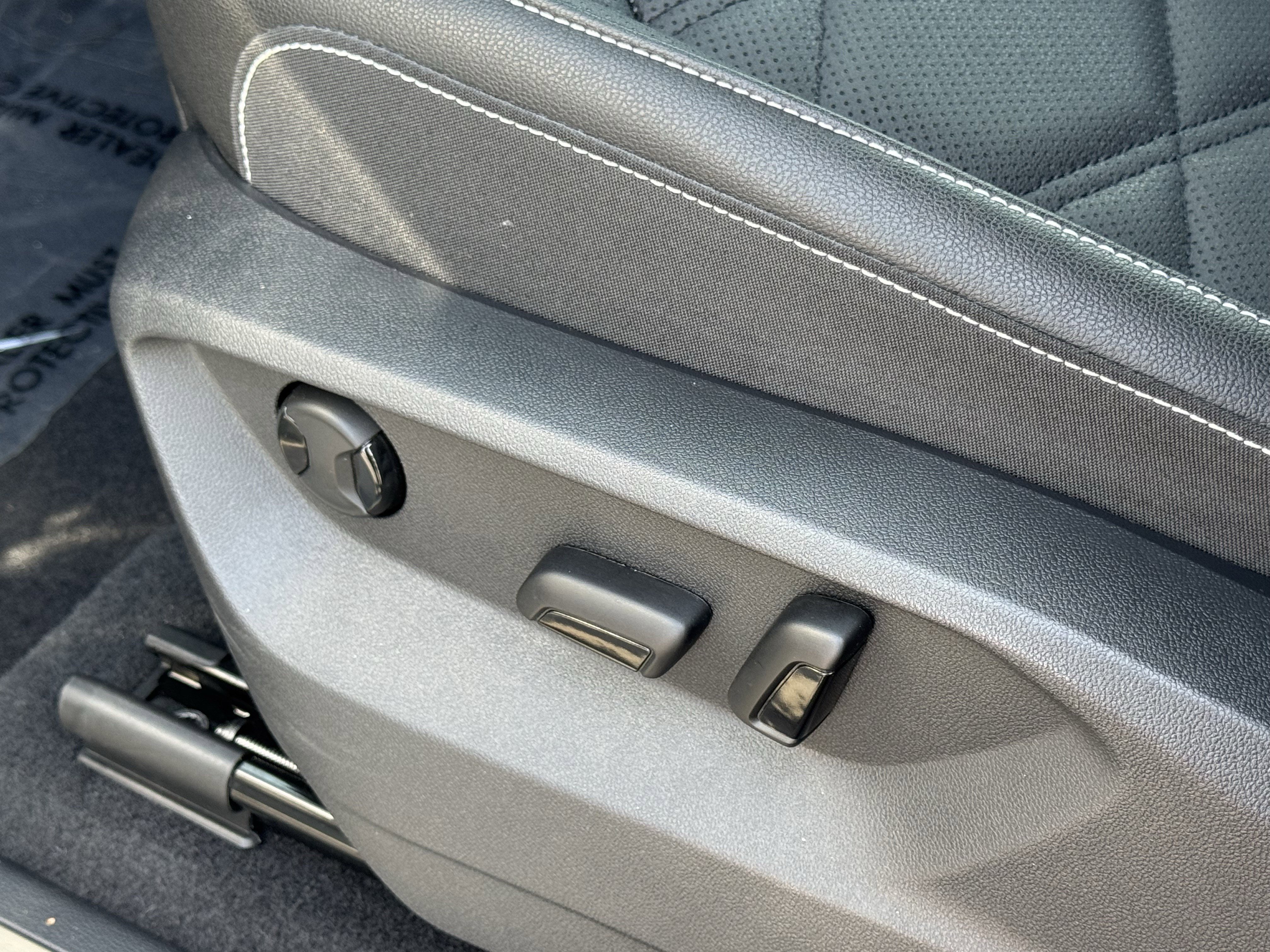 Certified 2025 Volkswagen Atlas SE image 18