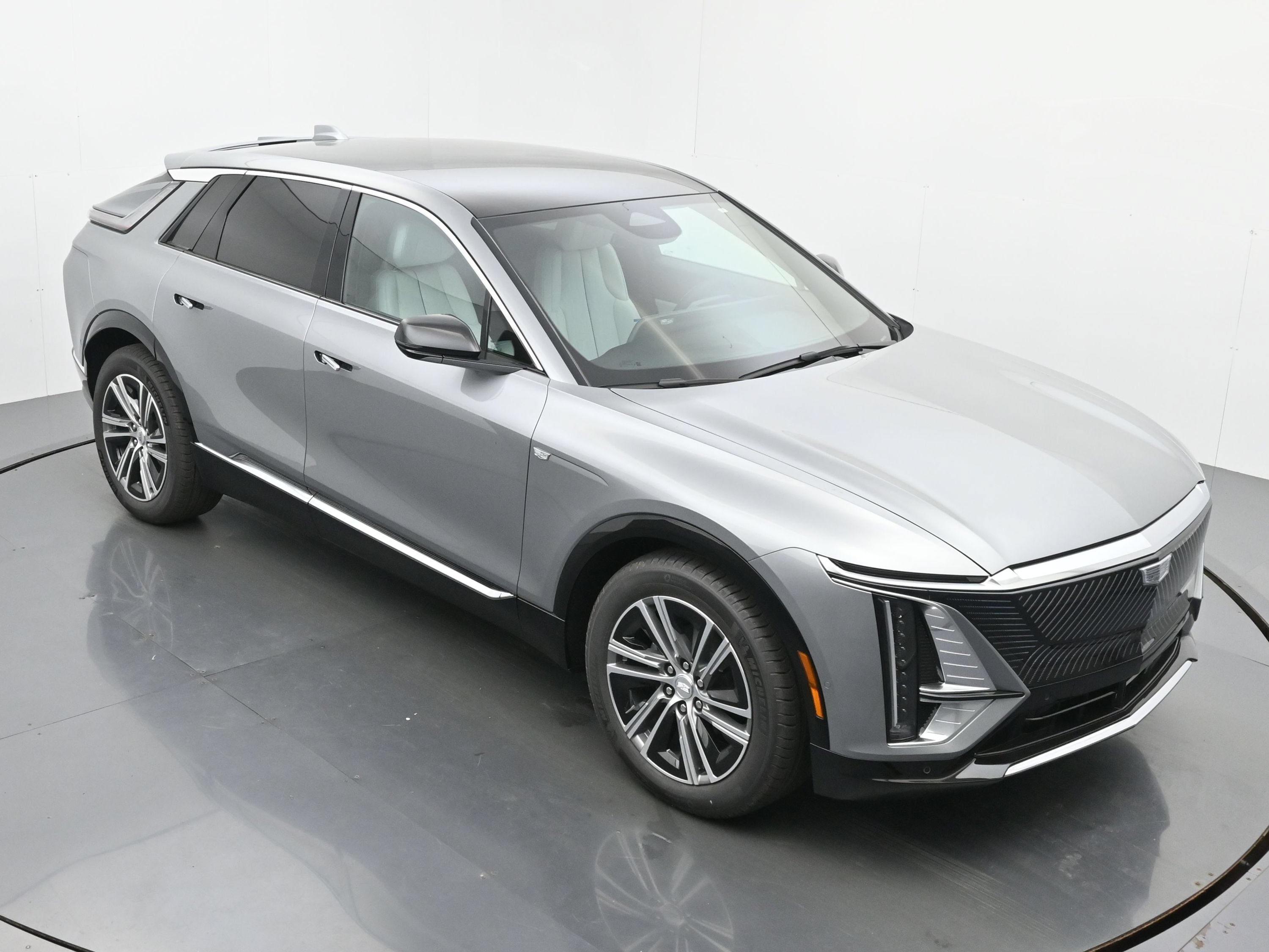 New 2026 Cadillac Lyriq Luxury w/ LPO, Floor Liner Package AWD/4WD image 29