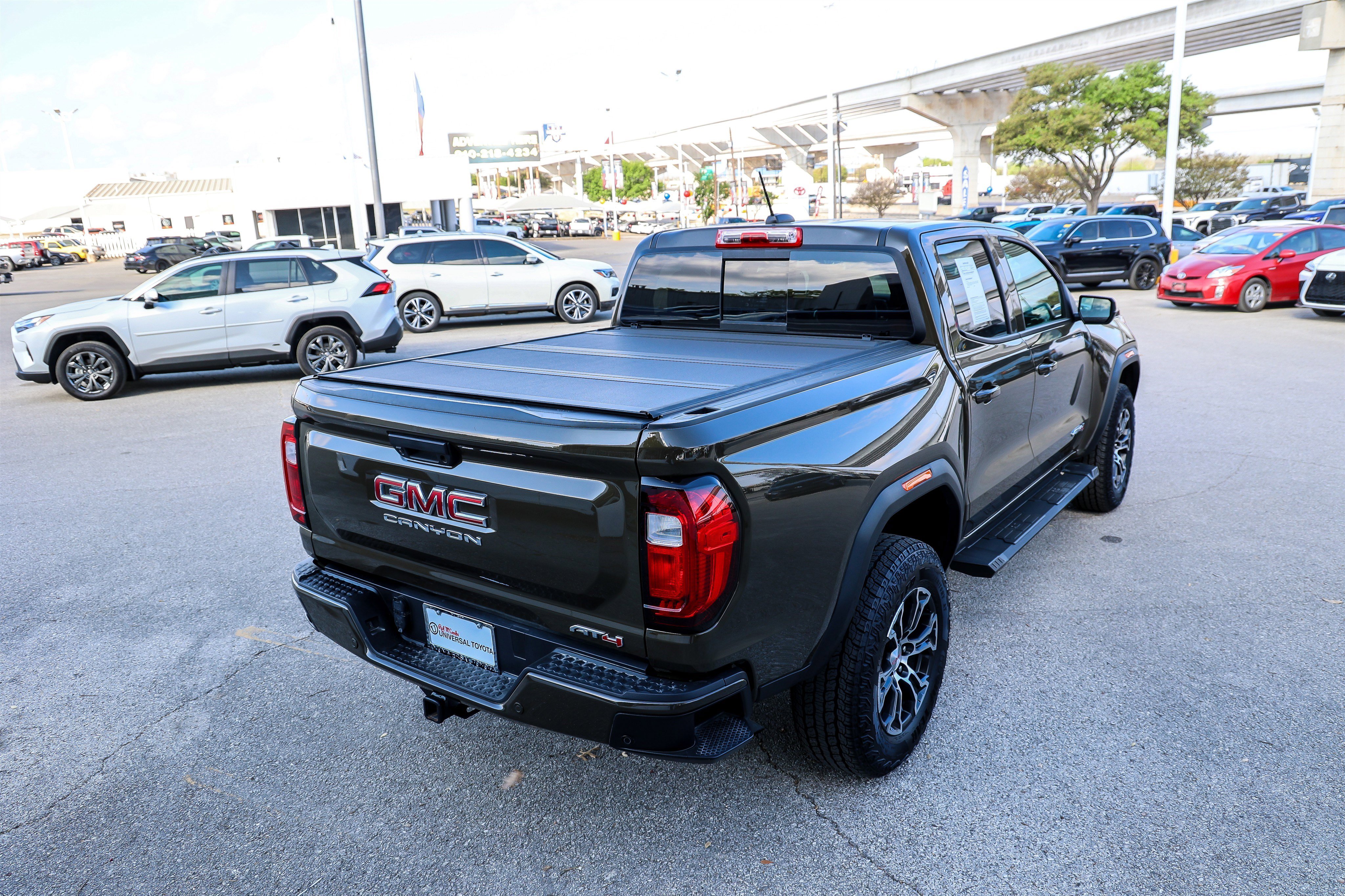 Used 2025 GMC Canyon AT4 w/ AT4 Premium Package image 8