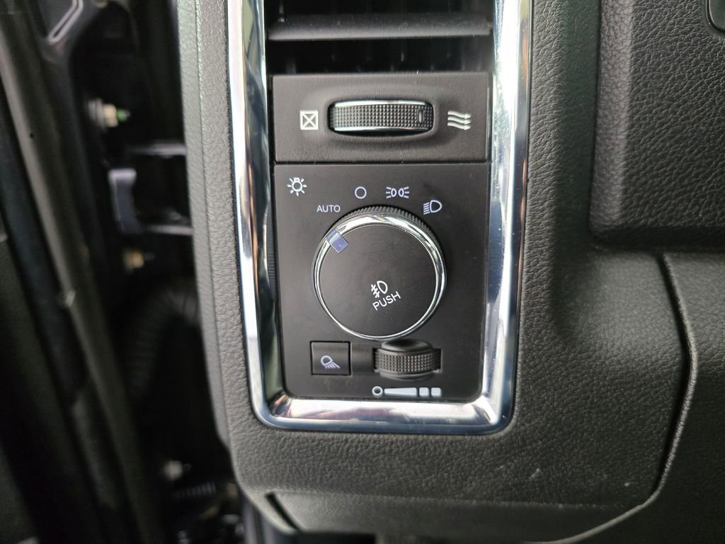 Used 2014 RAM 1500 Laramie image 26