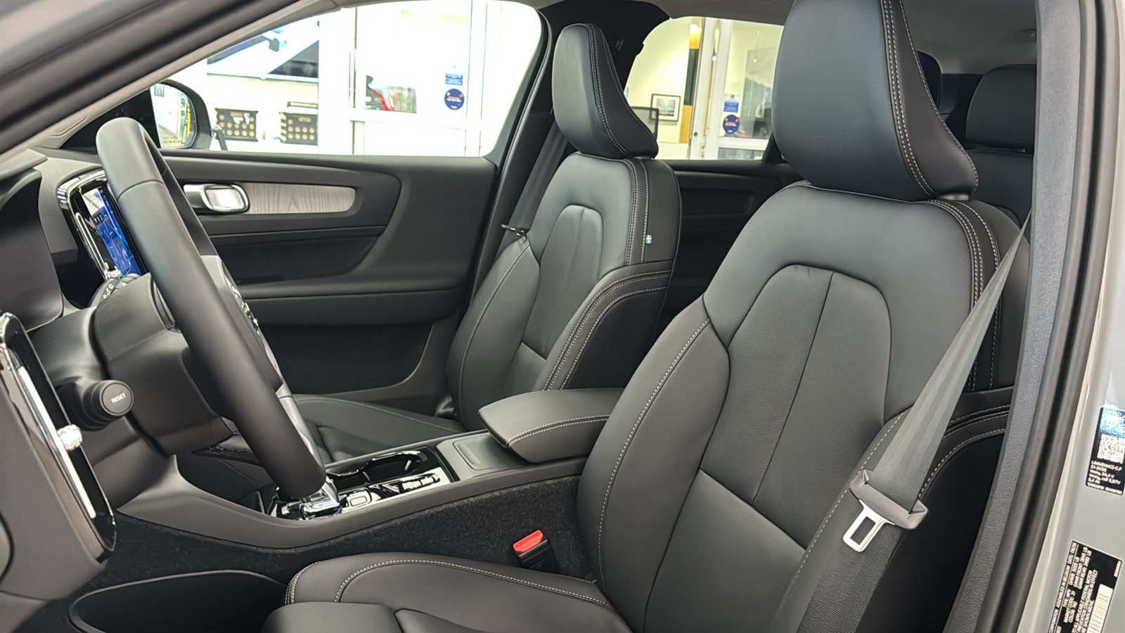 New 2026 Volvo XC40 B5 Plus w/ Protection Package Premier AWD/4WD image 23