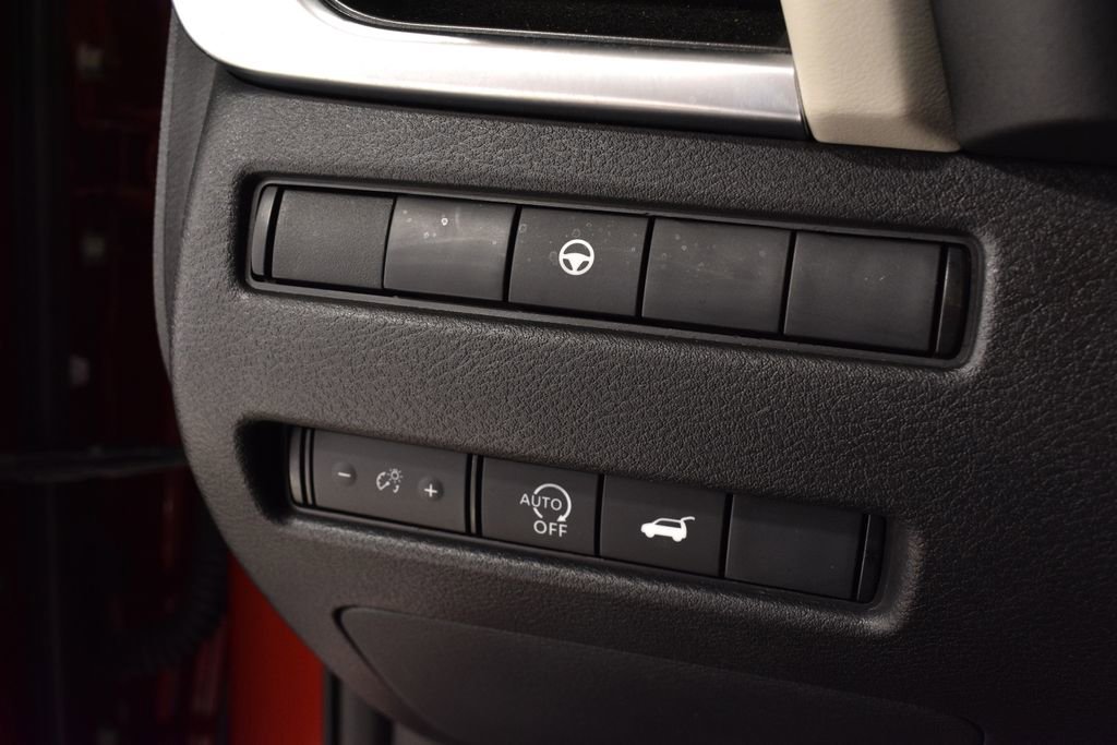 Used 2025 Nissan Rogue SV image 16