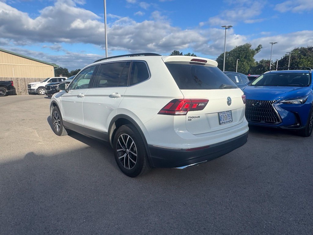 Used 2021 Volkswagen Tiguan SE w/ Panoramic Sunroof Package FWD image 4