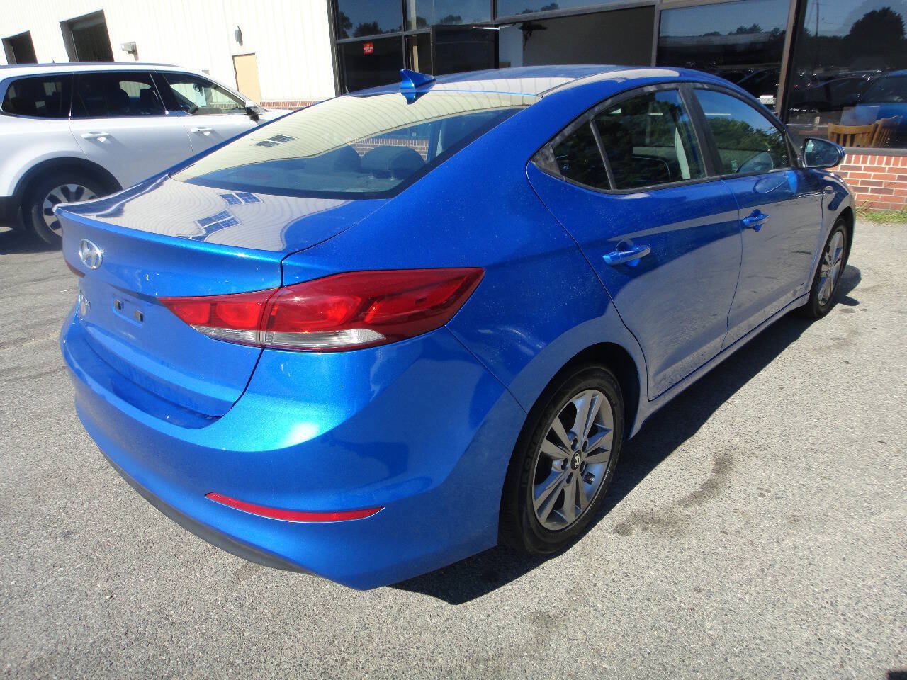 Used 2017 Hyundai Elantra Value Edition FWD image 4