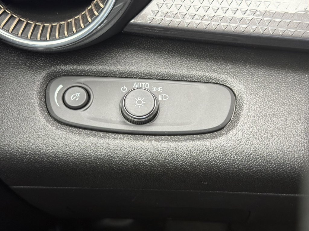 Used 2025 Chevrolet Trax ACTIV FWD image 18