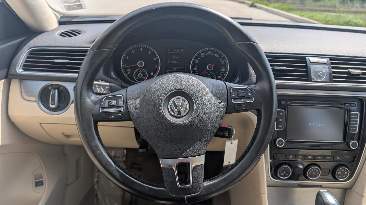 Used 2014 Volkswagen Passat 1.8T SE image 10