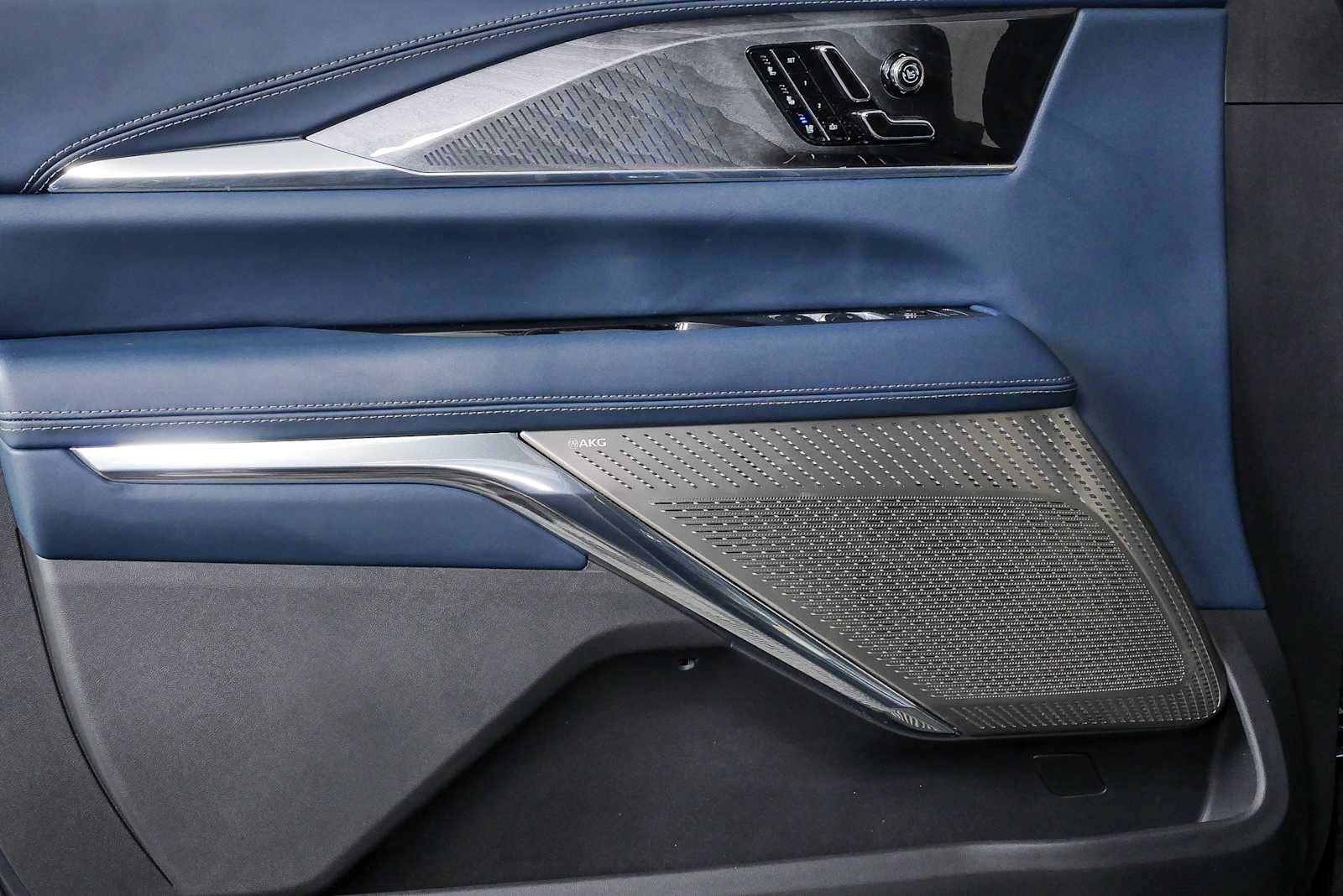 Certified 2025 Cadillac Escalade IQ Luxury 2 w/ LPO, Premium Carpet Package AWD/4WD image 11