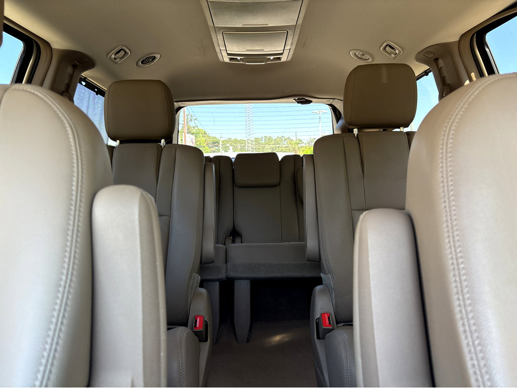 Used 2015 Chrysler Town & Country Touring w/ Driver Convenience Group FWD image 20
