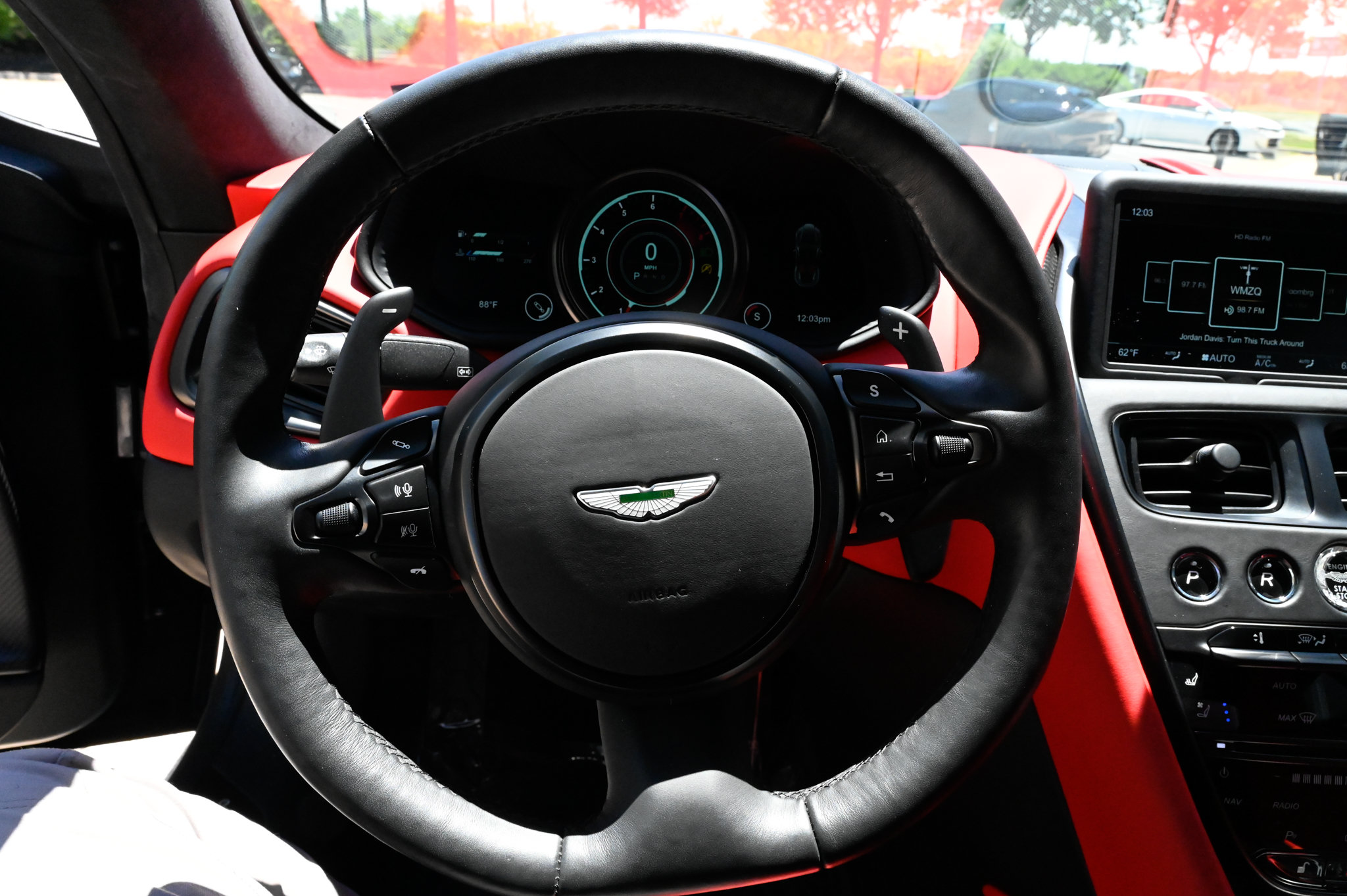 Used 2021 Aston Martin DB11 Coupe RWD image 25