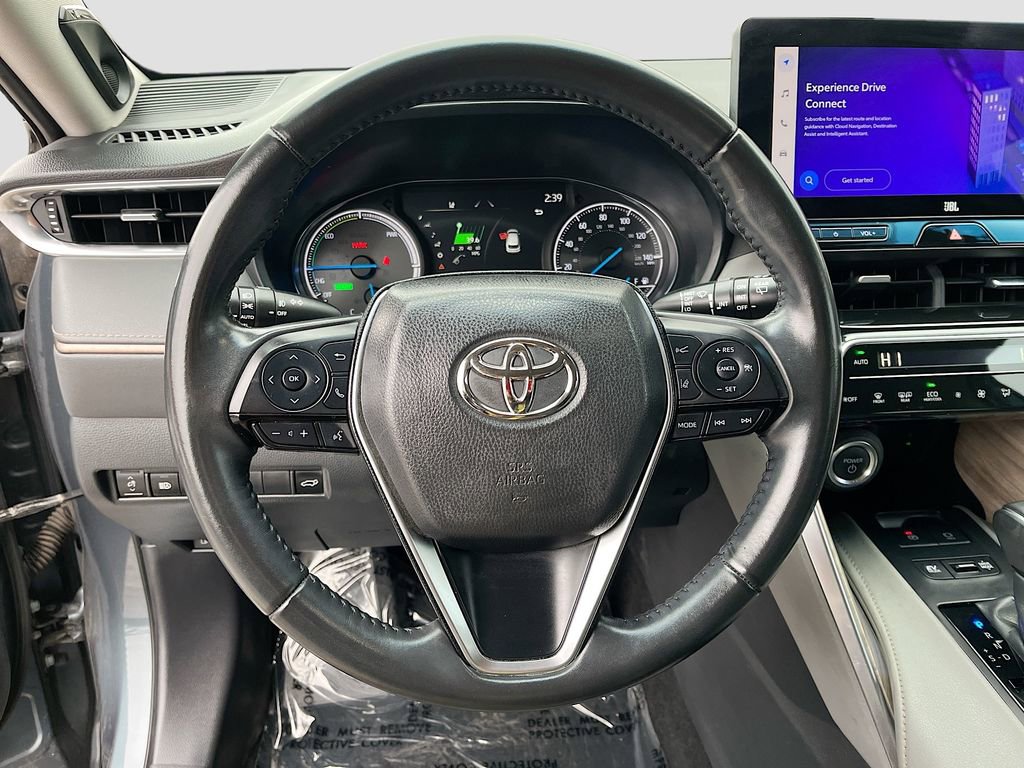 Used 2024 Toyota Venza XLE image 11