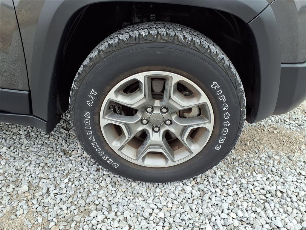 Used 2022 Jeep Cherokee Trailhawk w/ Premium Leather Package image 38