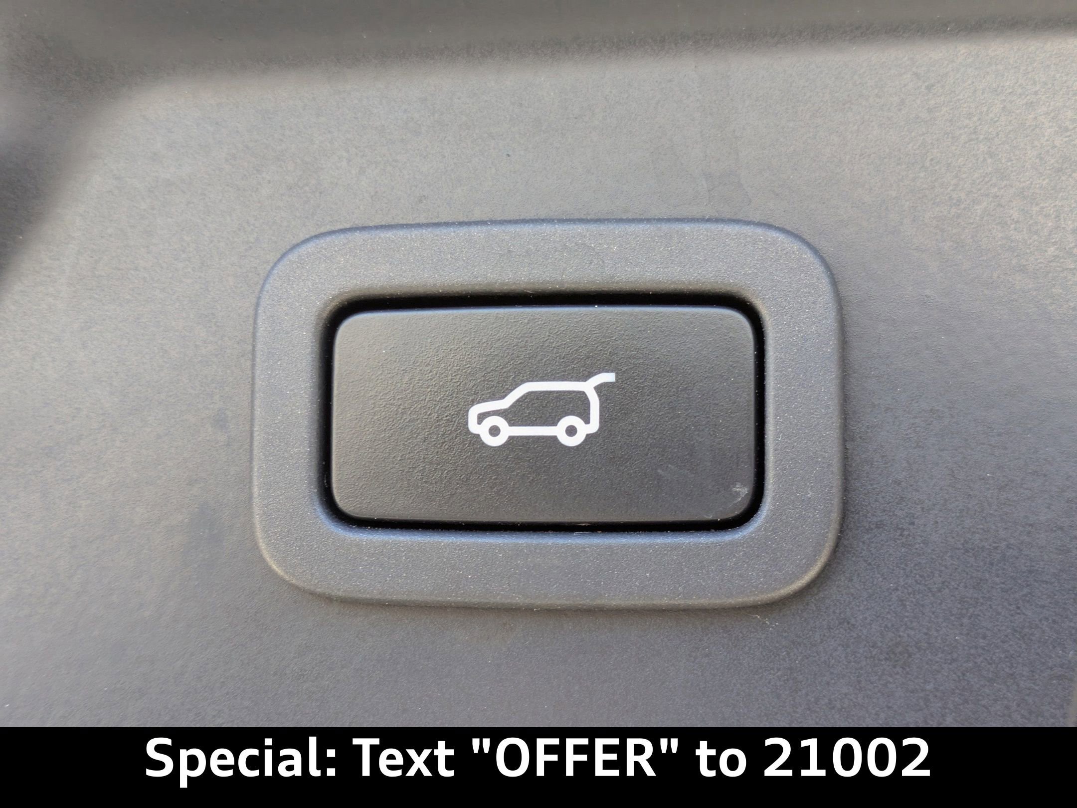 Used 2019 Land Rover Range Rover Velar R-Dynamic SE image 15