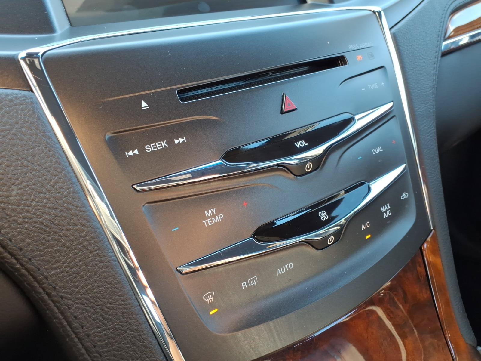 Used 2015 Lincoln MKS w/ Equipment Group 101A FWD image 24