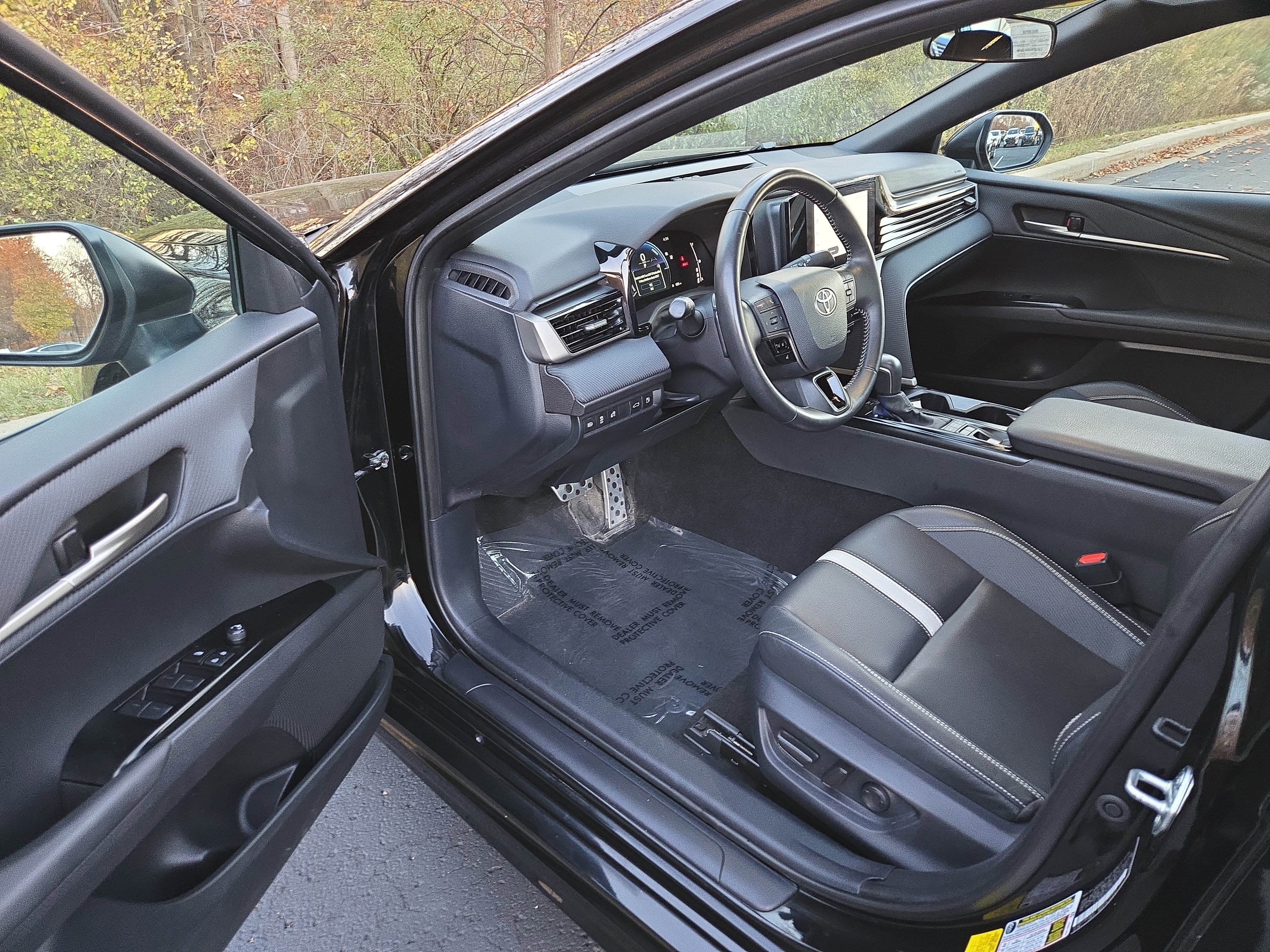 Used 2025 Toyota Camry LE image 11