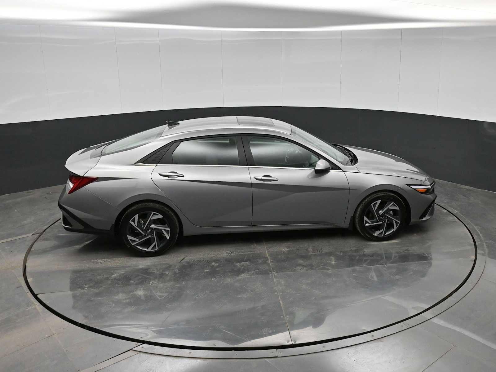 Certified 2025 Hyundai Elantra SEL image 30