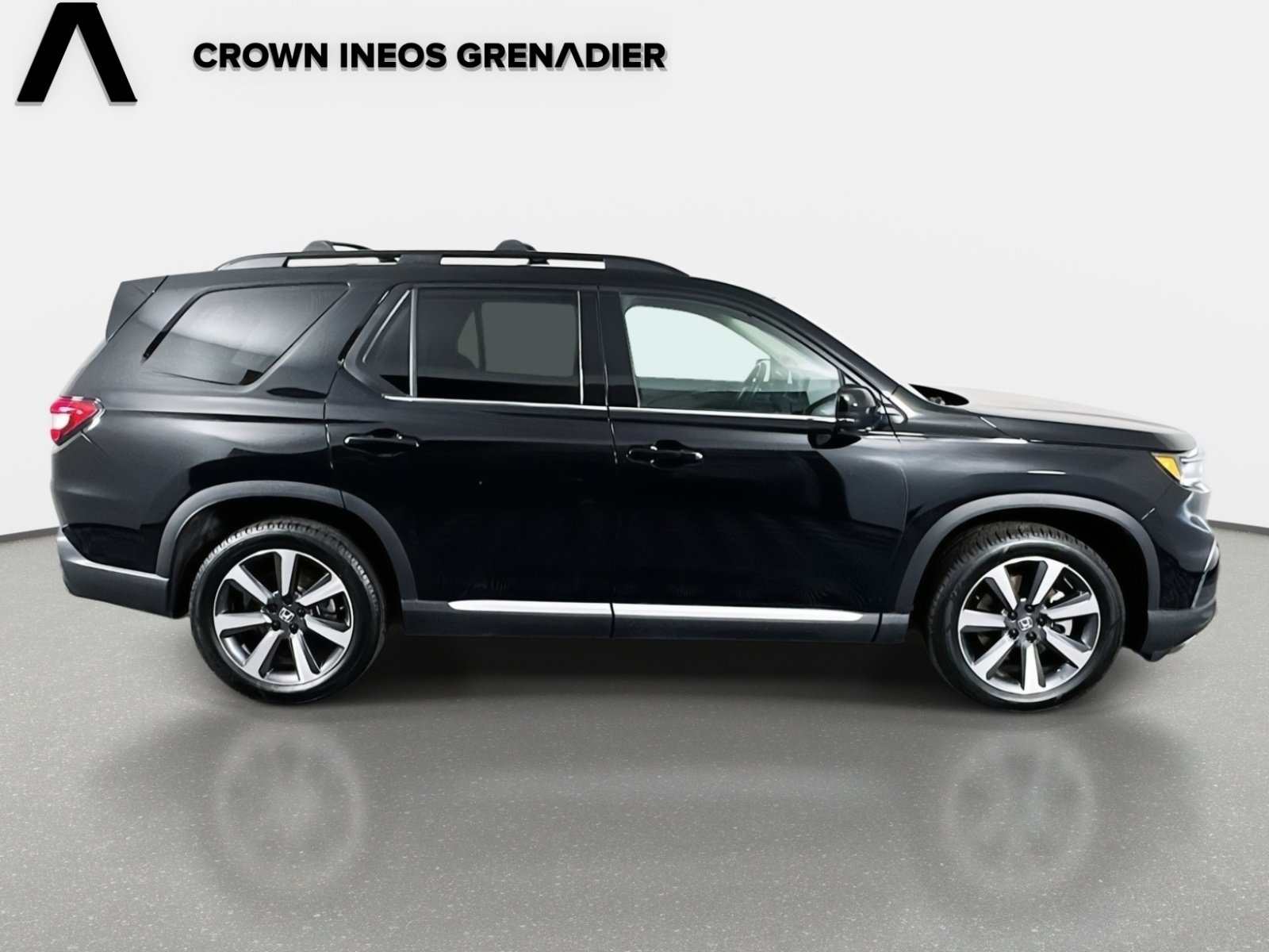 Used 2023 Honda Pilot Touring image 5