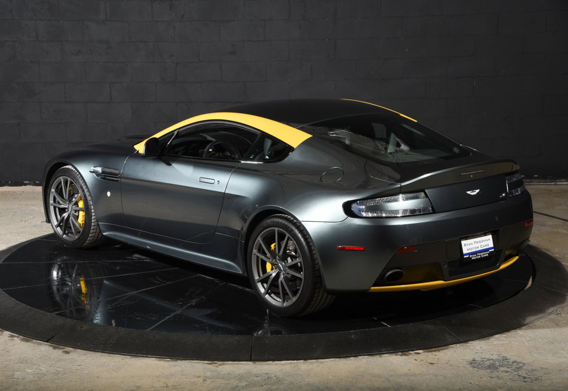 Used 2016 Aston Martin V8 Vantage GT RWD image 9