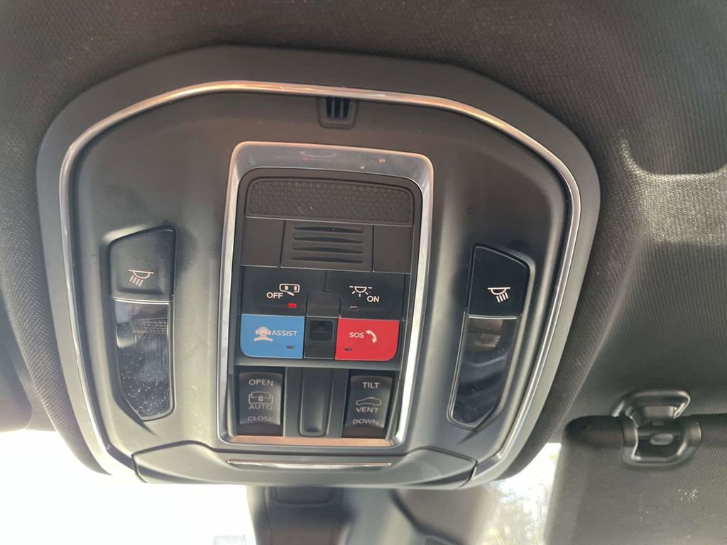 Used 2025 Jeep Grand Cherokee Laredo X AWD/4WD image 37