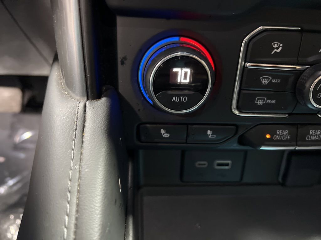 Used 2024 Chevrolet Suburban LT image 34