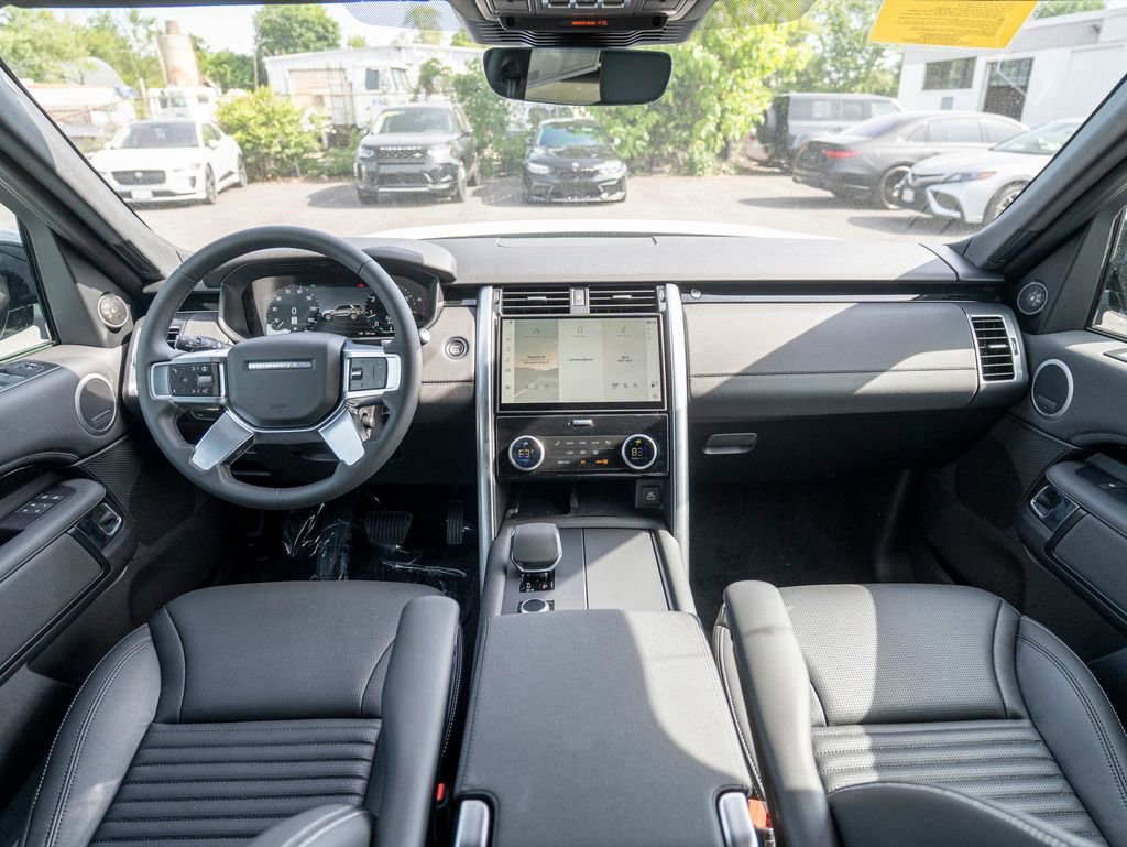 New 2025 Land Rover Discovery S image 16