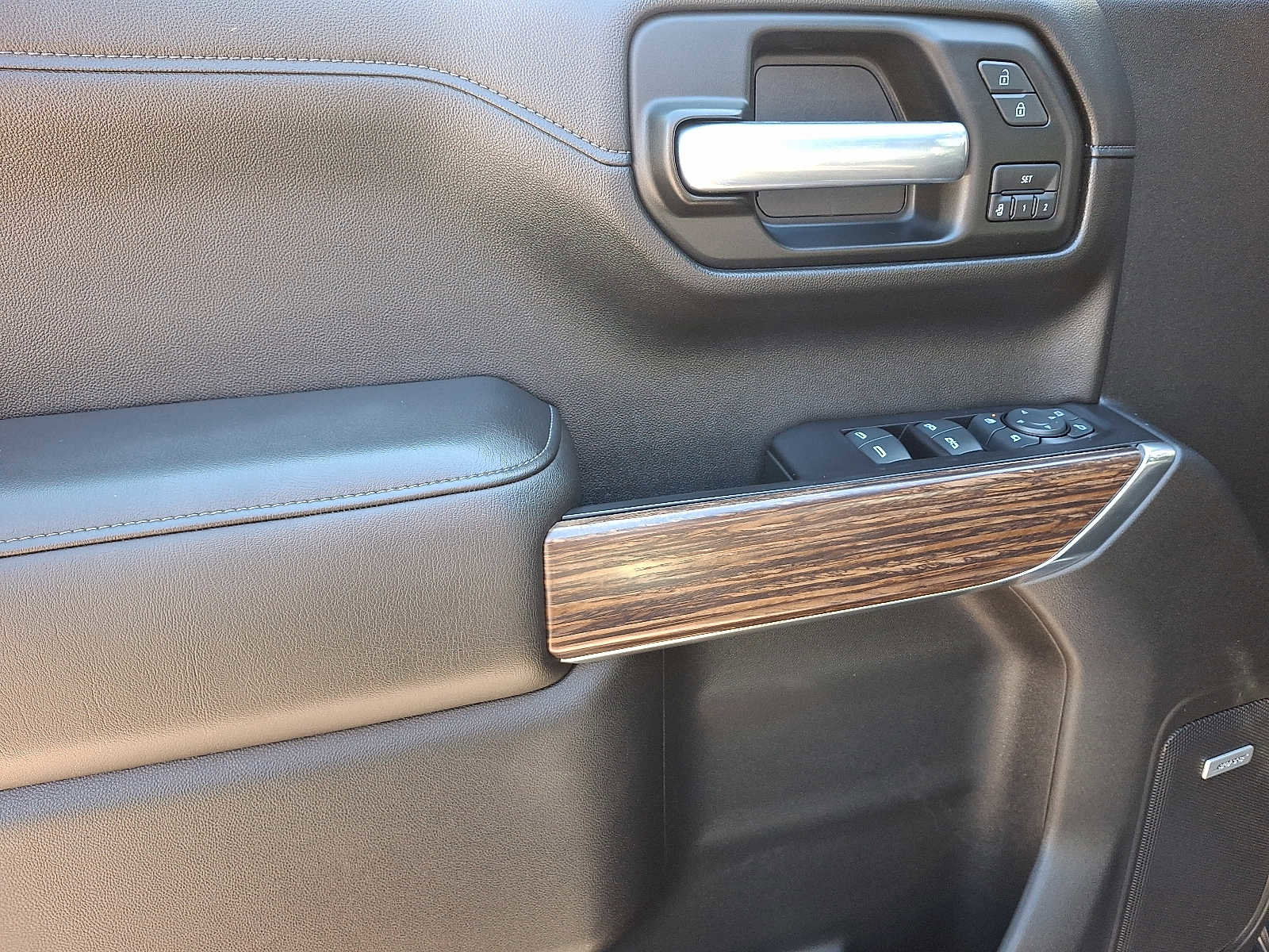 Used 2019 Chevrolet Silverado 1500 High Country image 8