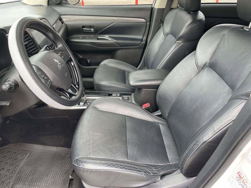 Used 2020 Mitsubishi Outlander SEL image 13