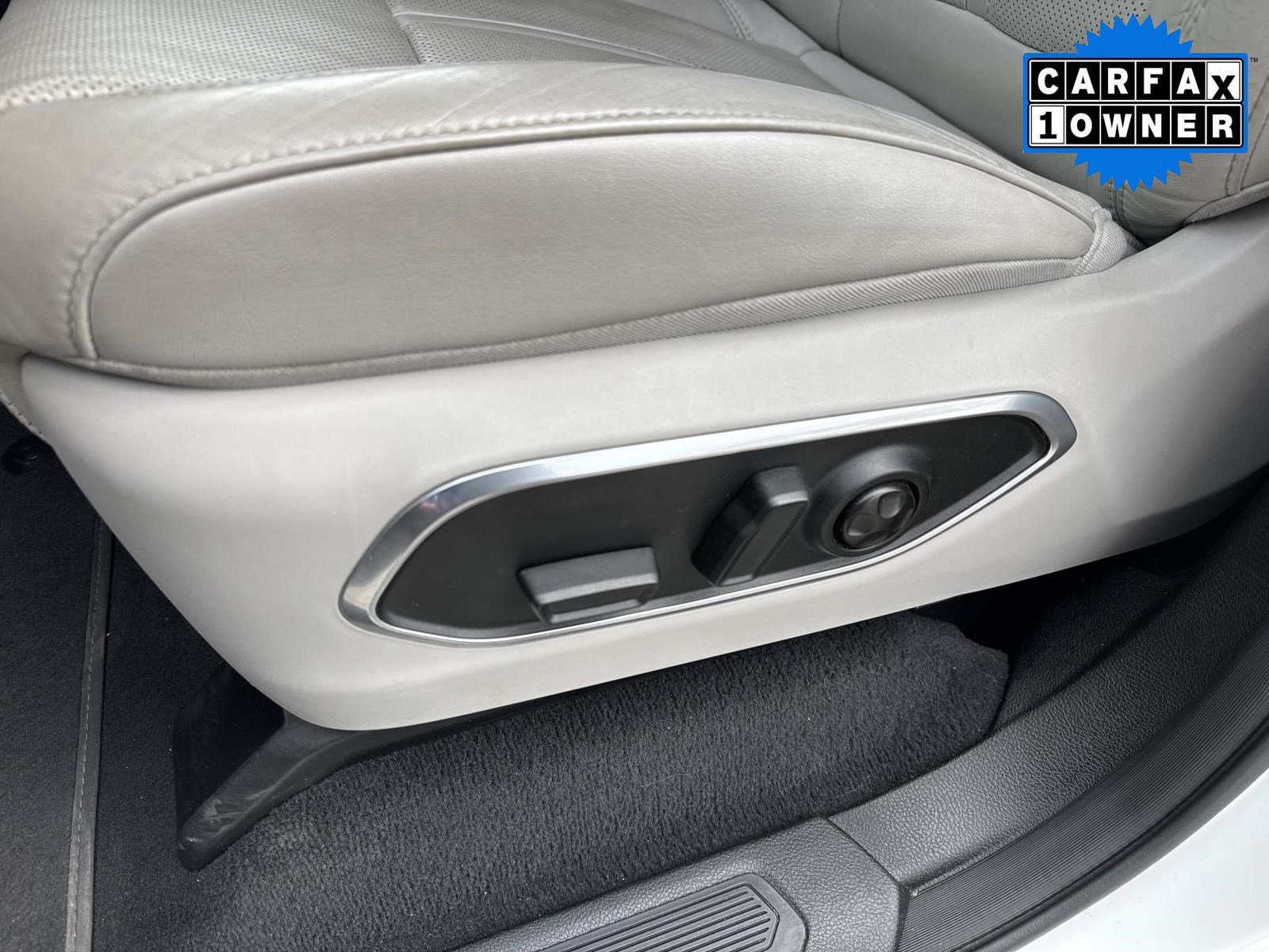 Used 2024 Jeep Wagoneer Series II w/ Flexible Seating Group RWD image 25