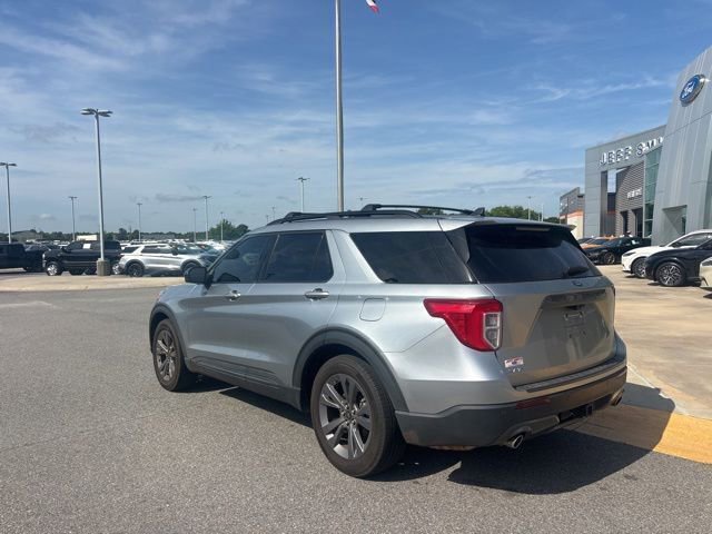 Used 2024 Ford Explorer XLT w/ Equipment Group 202A RWD image 3