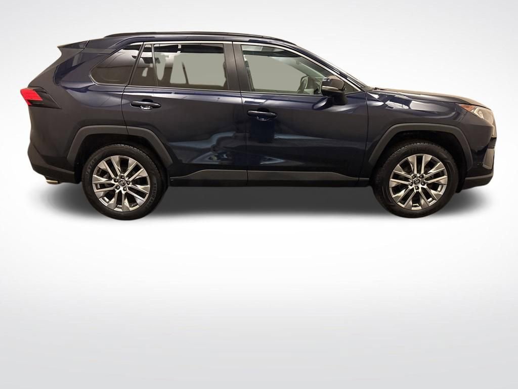 Used 2020 Toyota RAV4 XLE Premium image 4