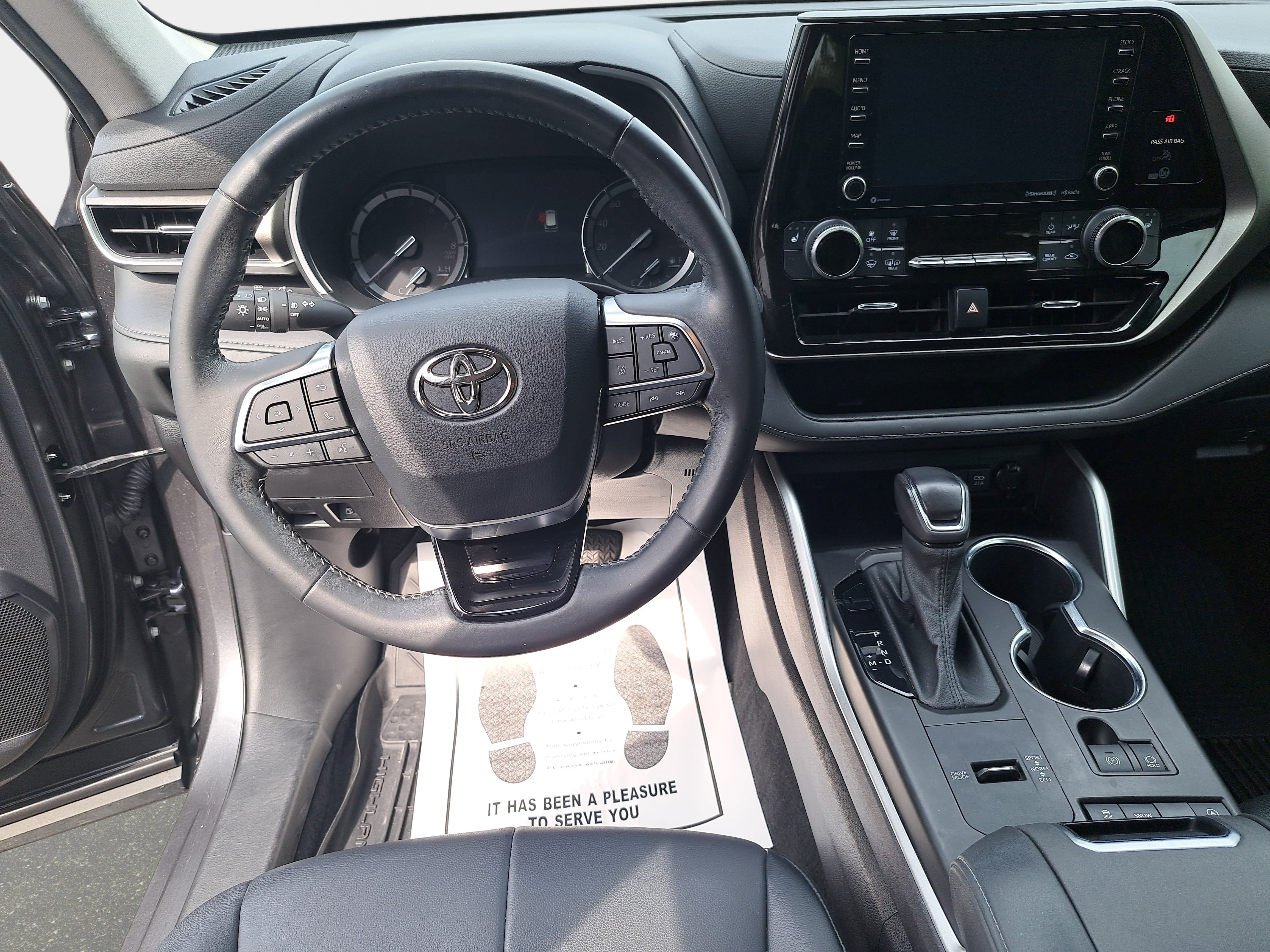 Used 2021 Toyota Highlander XLE FWD image 17