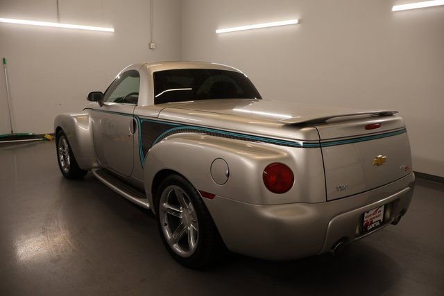Used 2004 Chevrolet SSR w/ Preferred Equipment Group image 4