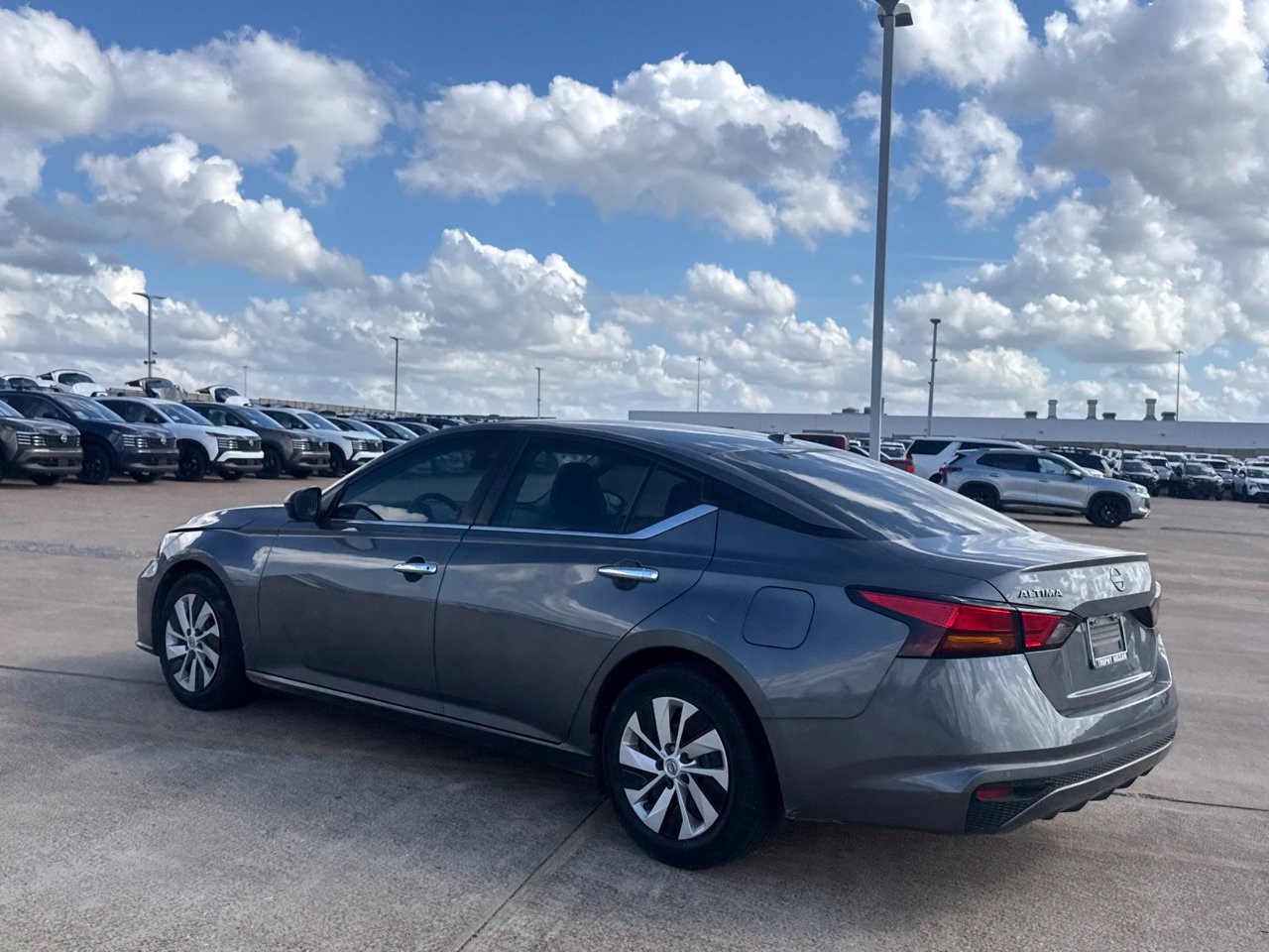 Used 2025 Nissan Altima 2.5 S FWD image 18