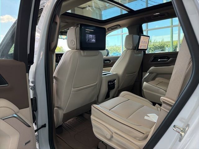 Used 2026 GMC Yukon Denali w/ Denali Reserve Package image 8
