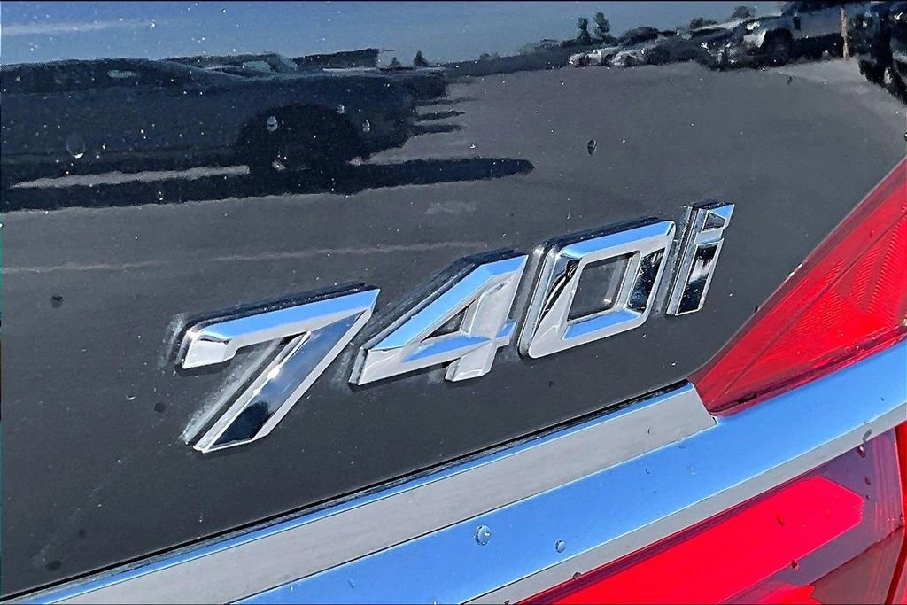 Used 2019 BMW 740i w/ M Sport Package image 22