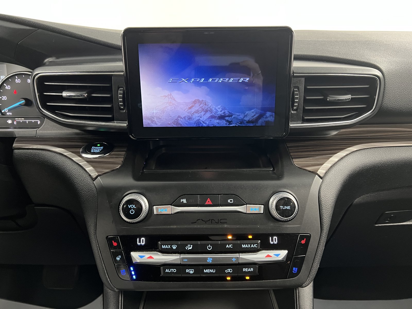 Used 2020 Ford Explorer Limited AWD/4WD image 18