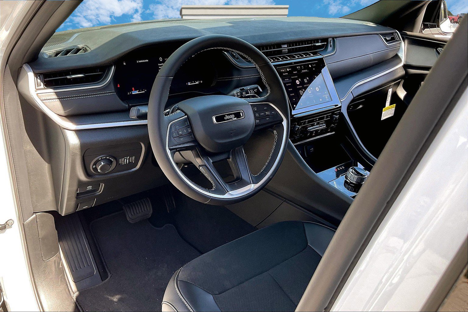 New 2025 Jeep Grand Cherokee 4WD image 6