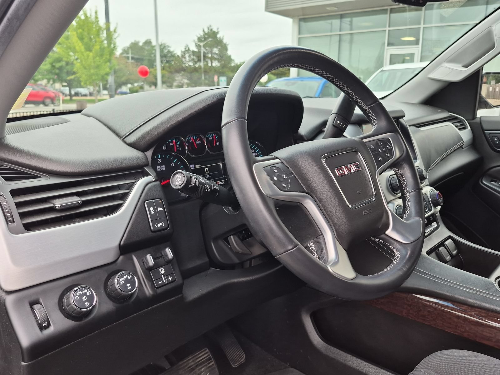 Used 2018 GMC Yukon SLE w/ SLE Value Package AWD/4WD image 11