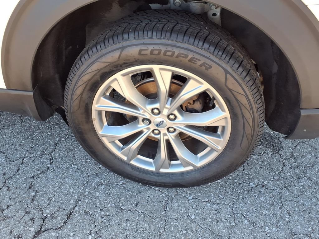 Used 2022 Ford Explorer XLT w/ Equipment Group 202A AWD/4WD image 37