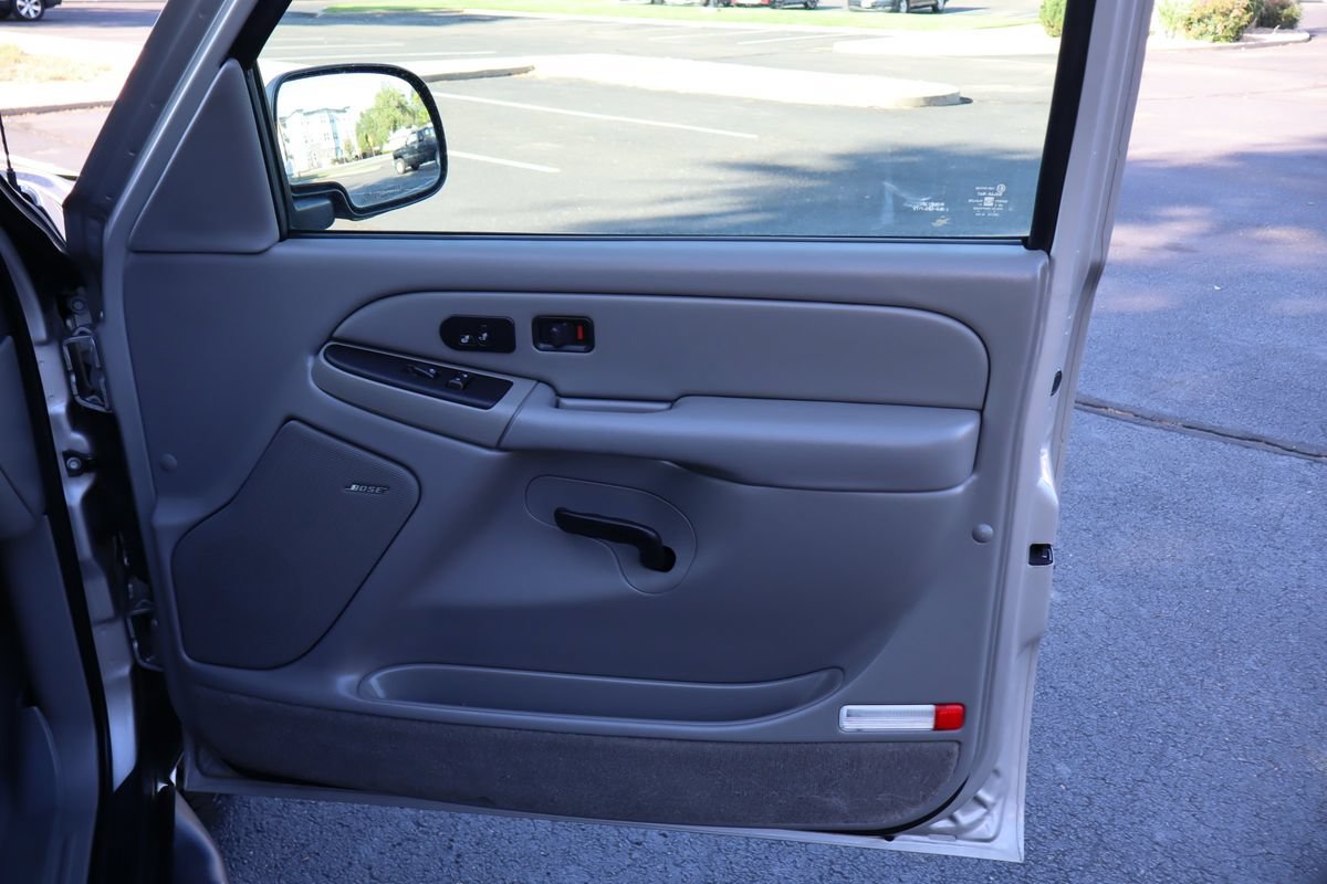 Used 2005 GMC Yukon SLT w/ SLT Preferred Equipment Group AWD/4WD image 28