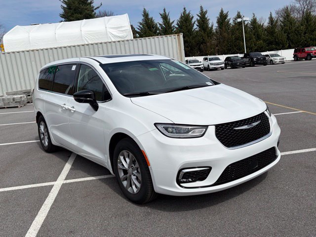 New 2026 Chrysler Pacifica Limited w/ Uconnect Theater Family Group FWD image 2