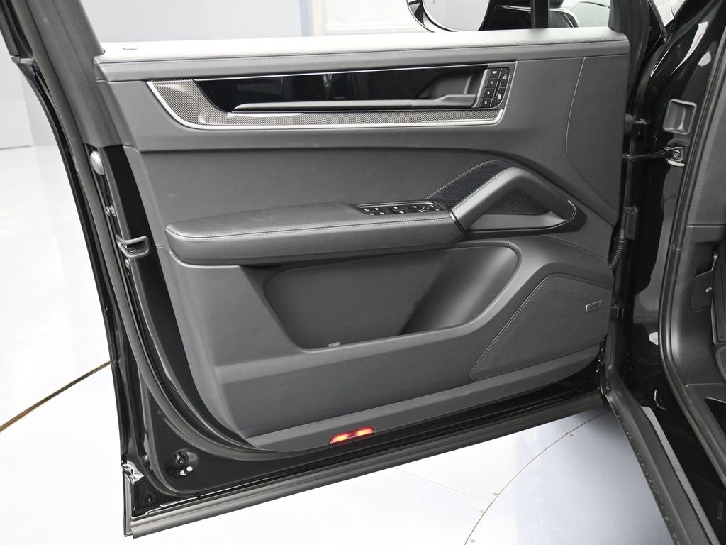 New 2026 Porsche Cayenne Turbo image 15