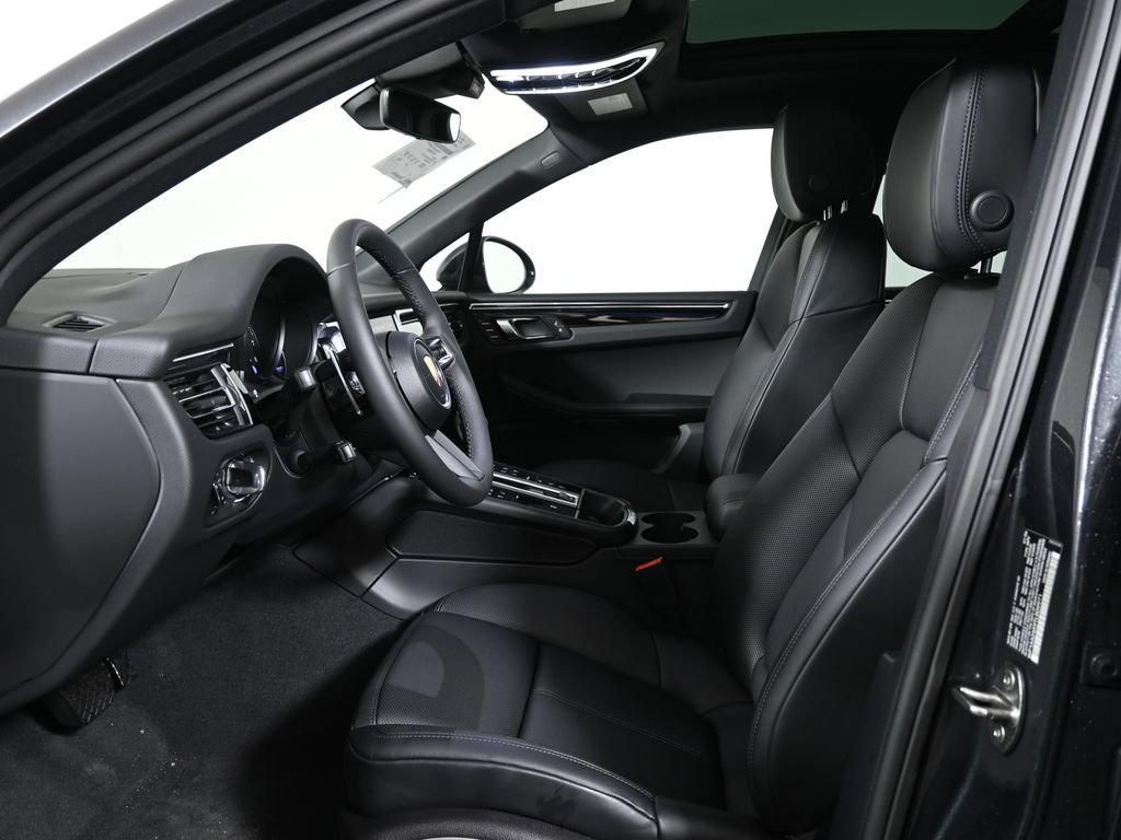 Used 2026 Porsche Macan AWD/4WD image 5
